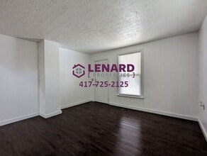 635 S Douglas Ave in Springfield, MO - Building Photo - Building Photo