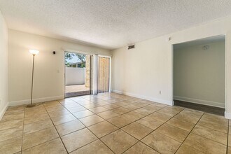 3463 Clark Rd in Sarasota, FL - Building Photo - Building Photo