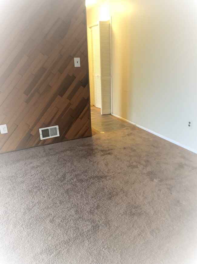 106 Keystone Ct, Unit 106C Keystone Ct in Woodbridge, NJ - Building Photo - Building Photo
