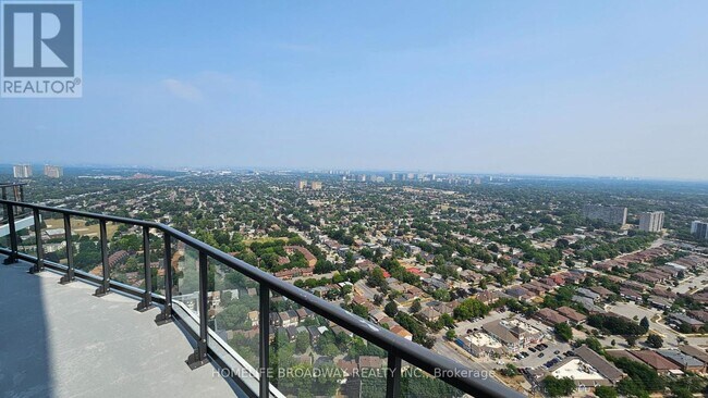 325-P325 Yorkland Blvd in Toronto, ON - Building Photo - Building Photo