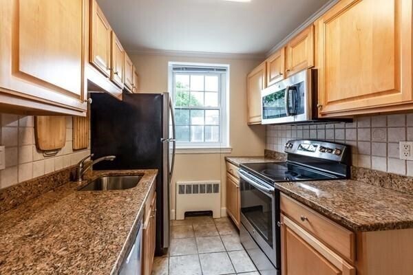 21 Englewood Ave, Unit 5 in Brookline, MA - Building Photo - Building Photo