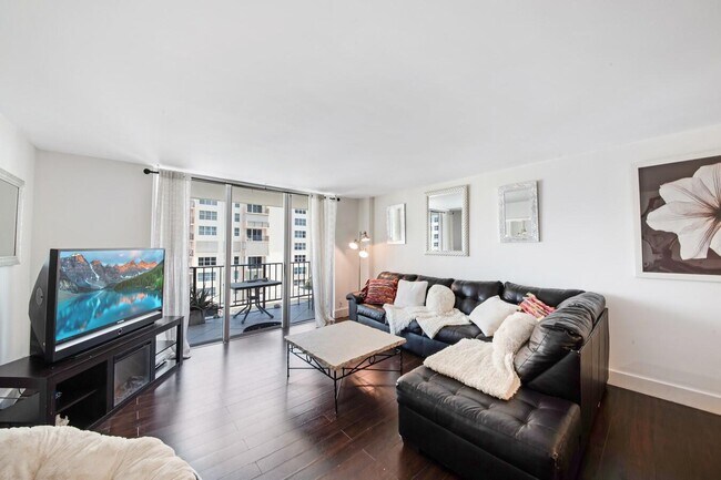 1147 Hillsboro Mile in Hillsboro Beach, FL - Building Photo - Building Photo