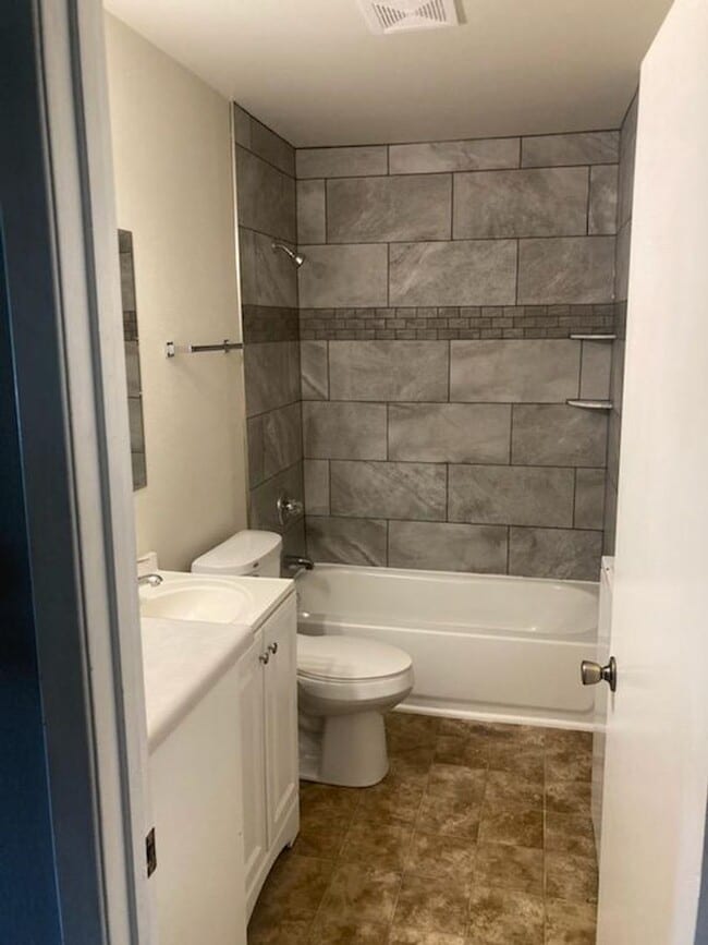 297 Medayto Cir in Spicer, MN - Building Photo - Building Photo