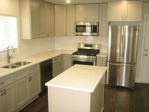 1065 Garnet St NE in Salem, OR - Building Photo - Building Photo