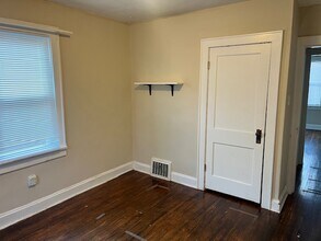 121 E Arcadia Ave, Unit A in Columbus, OH - Foto de edificio - Building Photo