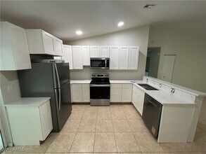 9209 Seville Rd in Ft. Myers, FL - Foto de edificio - Building Photo