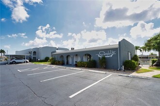 4541 SE 5th Pl in Cape Coral, FL - Foto de edificio - Building Photo