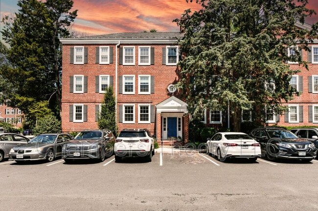 property at 3057 S Buchanan St