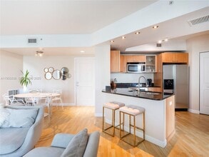 480 NE 30th St in Miami, FL - Foto de edificio - Building Photo