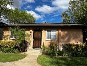 2002 Calle La Sombra in Simi Valley, CA - Building Photo - Building Photo