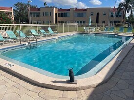 218 Dogwood Cir, Unit The Gardens in Seminole, FL - Building Photo