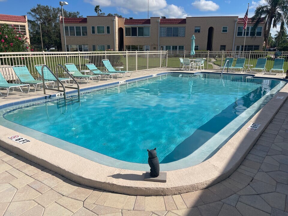 218 Dogwood Cir, Unit The Gardens in Seminole, FL - Building Photo