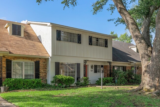 property at 204 Deville Pl