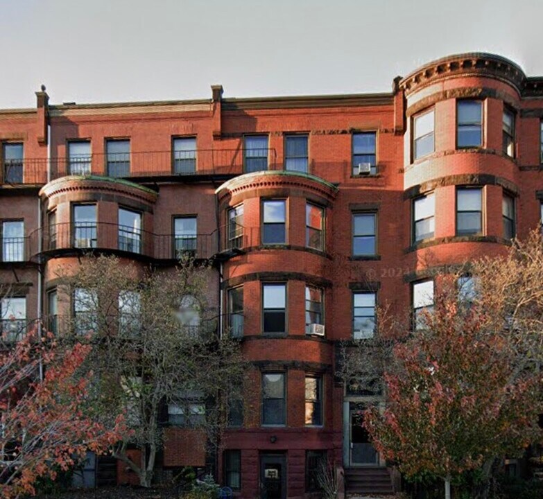 918 Beacon St, Unit 2 in Boston, MA - Building Photo