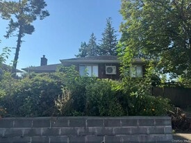 199-28 24th Ave in Queens, NY - Building Photo