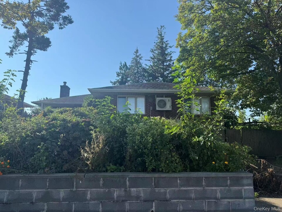 199-28 24th Ave in Queens, NY - Building Photo