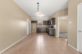 213 Shelley Ln in Lindale, TX - Building Photo - Building Photo