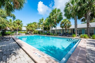 Casa Corsicana in Seminole, FL - Foto de edificio - Building Photo