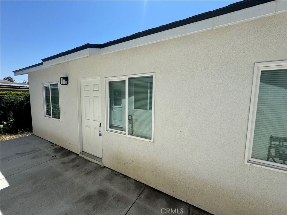 10556 Laurel Canyon Blvd in Los Angeles, CA - Building Photo