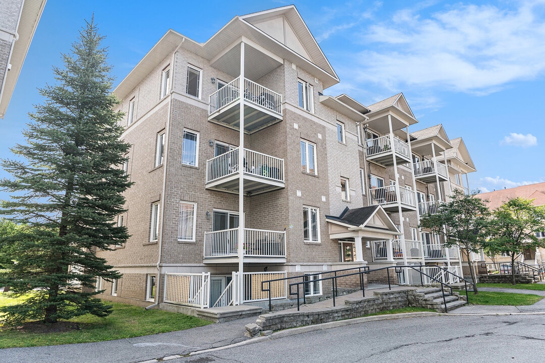 212 Paseo Pvt in Nepean, ON - Building Photo