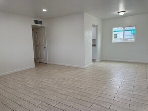2113 E Sunland Vista in Tucson, AZ - Building Photo - Building Photo