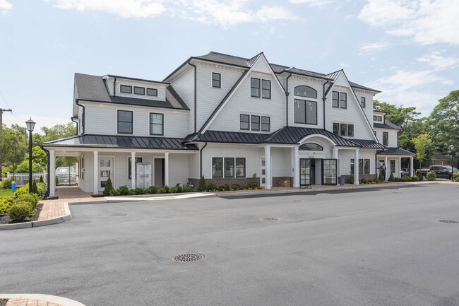 Lofts on Ocean in Bay Shore, NY - Building Photo - Building Photo