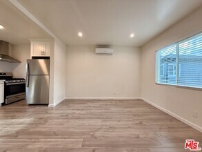 5246 Whitsett Ave in Los Angeles, CA - Building Photo - Building Photo