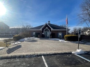 827 Juniper Way in Mahwah, NJ - Building Photo - Building Photo