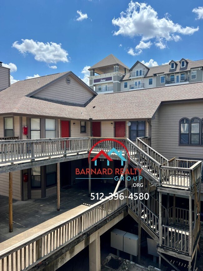 property at 402 N Fredericksburg St