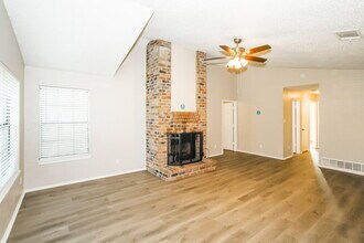 4006 Bond St in Rowlett, TX - Foto de edificio - Building Photo