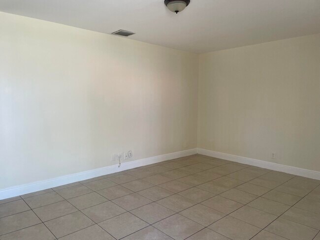 2830 Avenue S in Riviera Beach, FL - Building Photo - Building Photo