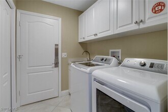 1466 Vintage Ln in Naples, FL - Foto de edificio - Building Photo