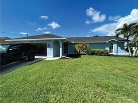 2205 SW 40th Terrace in Cape Coral, FL - Building Photo