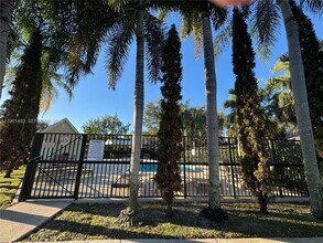 3648 NW 83rd Ln in Sunrise, FL - Building Photo - Building Photo
