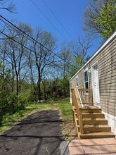 465 Royal Manor Rd in Easton, PA - Building Photo - Building Photo