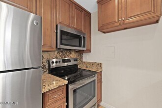 240 Surfside Dr in Port Hueneme, CA - Building Photo - Building Photo