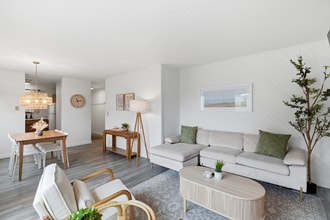 1008 S Harrison St in Moscow, ID - Foto de edificio - Building Photo