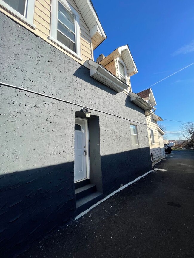 9413 Bustleton Ave in Philadelphia, PA - Building Photo - Building Photo