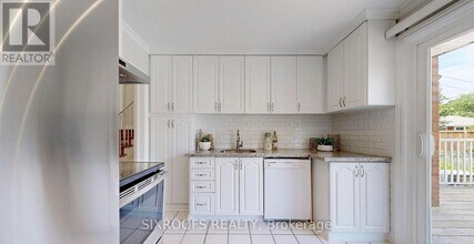 60 Beacham Crescent in Toronto, ON - Building Photo - Building Photo