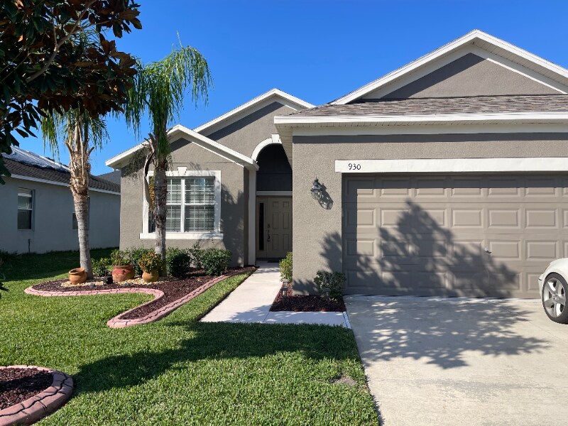 930 Meadow Glade Dr in Ruskin, FL - Building Photo