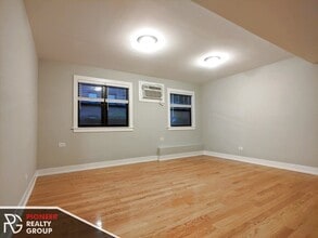 907 W George St, Unit 2 in Chicago, IL - Building Photo - Building Photo