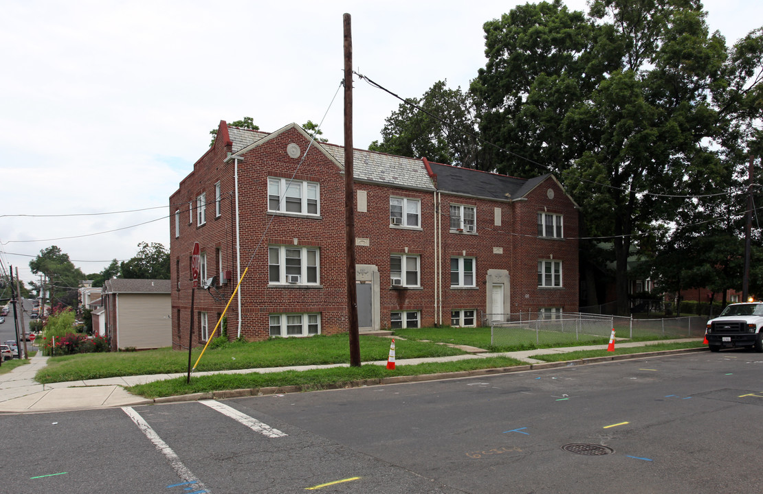 1633 28th St SE in Washington, DC - Foto de edificio