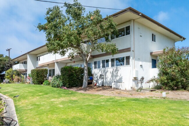 Cliff House in Santa Barbara, CA - Building Photo - Building Photo