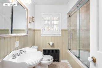 56 Seaman Rd in Jamesport, NY - Building Photo - Building Photo