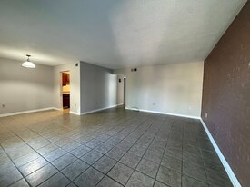 11271 Florida Blvd in Baton Rouge, LA - Building Photo