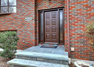 4565 Madison Ave in Trumbull, CT - Building Photo - Building Photo