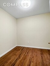 270 E 78th St in New York, NY - Foto de edificio - Building Photo