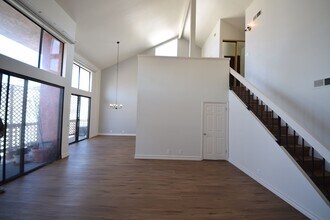 2323 S Bentley Ave in Los Angeles, CA - Building Photo - Building Photo