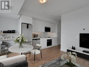 2920 Hwy 7 in Vaughan, ON - Building Photo - Building Photo