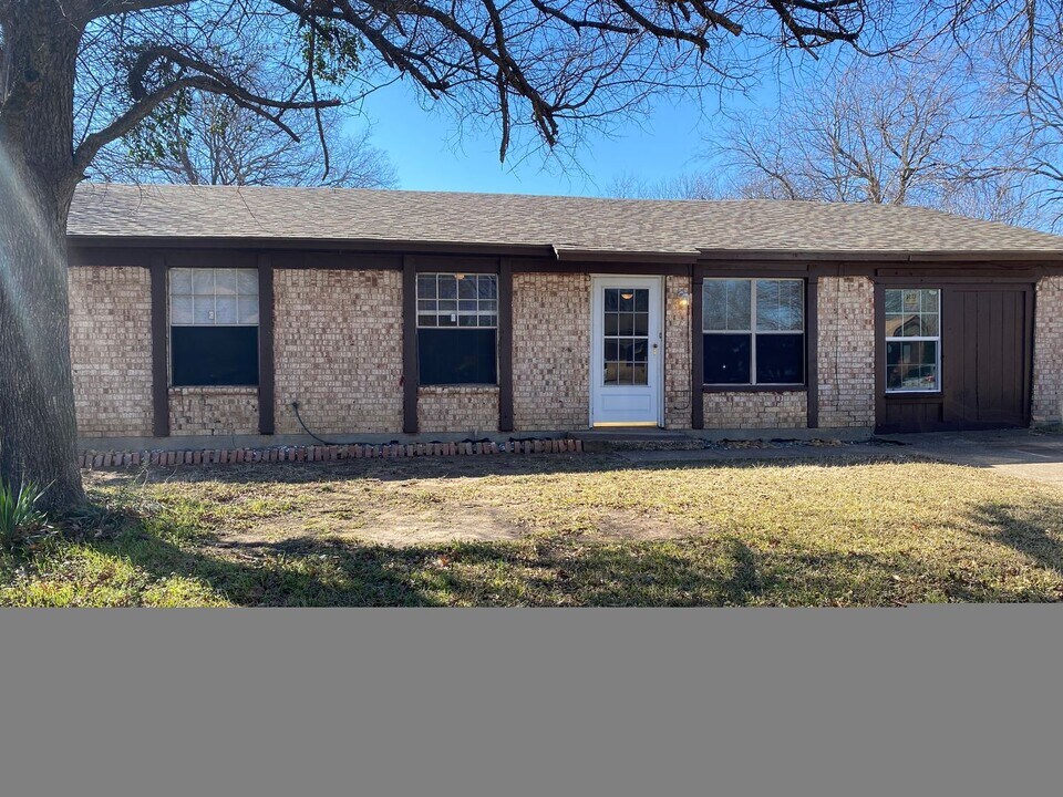 509 Woodford Ln in Denton, TX - Building Photo